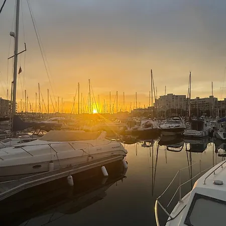 Vue Magique Port & Et Un Panorama Unique Depuis La *